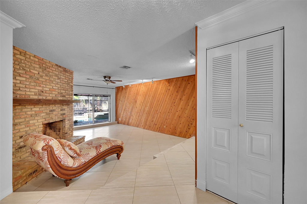 1361 Sw 26th Avenue - Photo 5