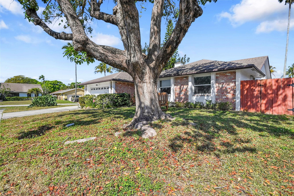 1361 Sw 26th Avenue - Photo 2