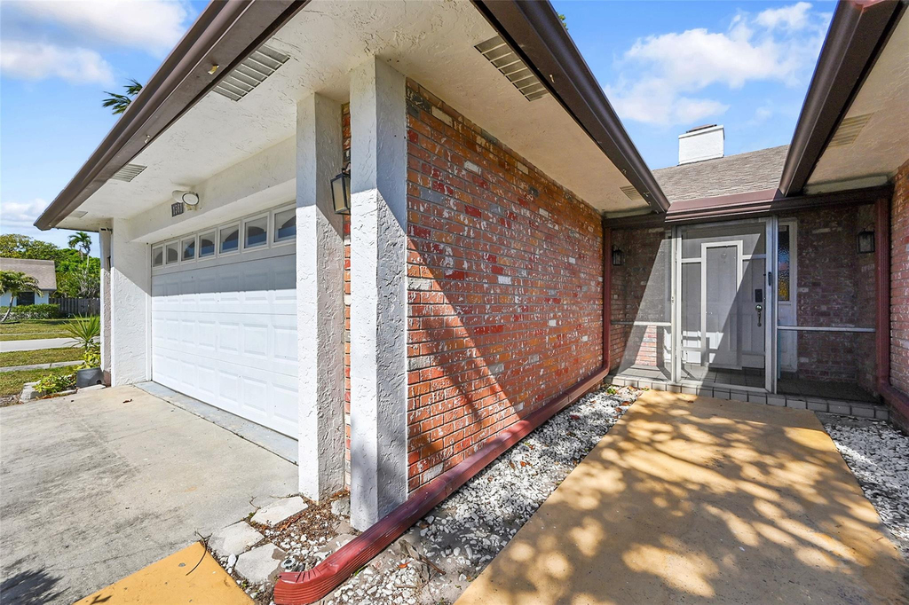 1361 Sw 26th Avenue - Photo 4