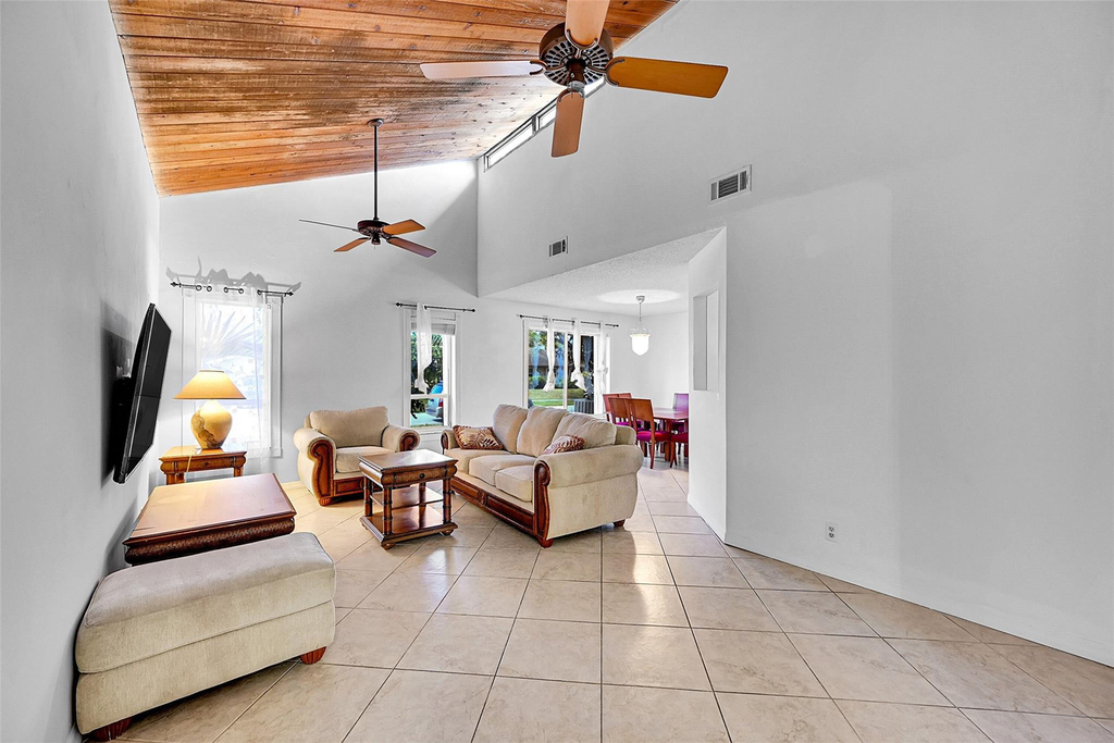 1361 Sw 26th Avenue - Photo 16