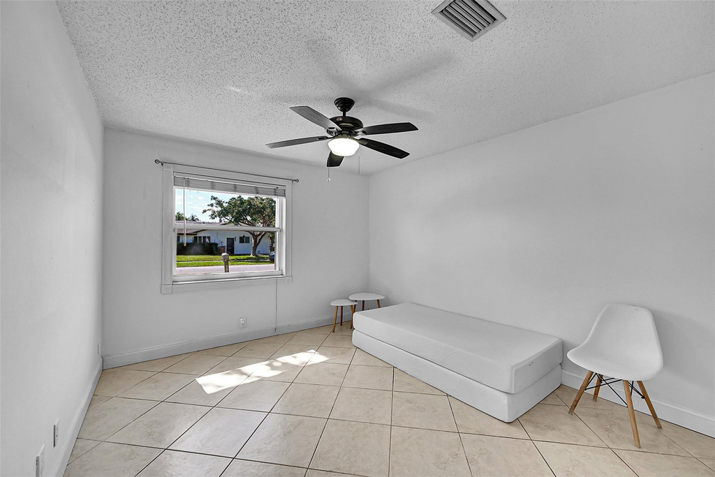1361 Sw 26th Avenue - Photo 10