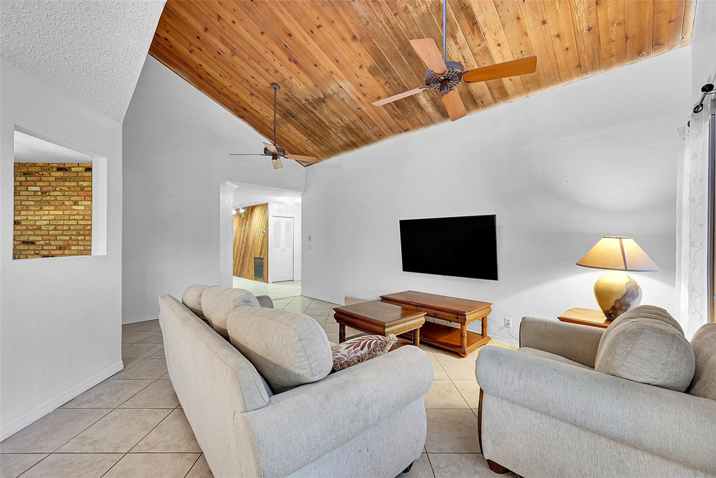 1361 Sw 26th Avenue - Photo 18