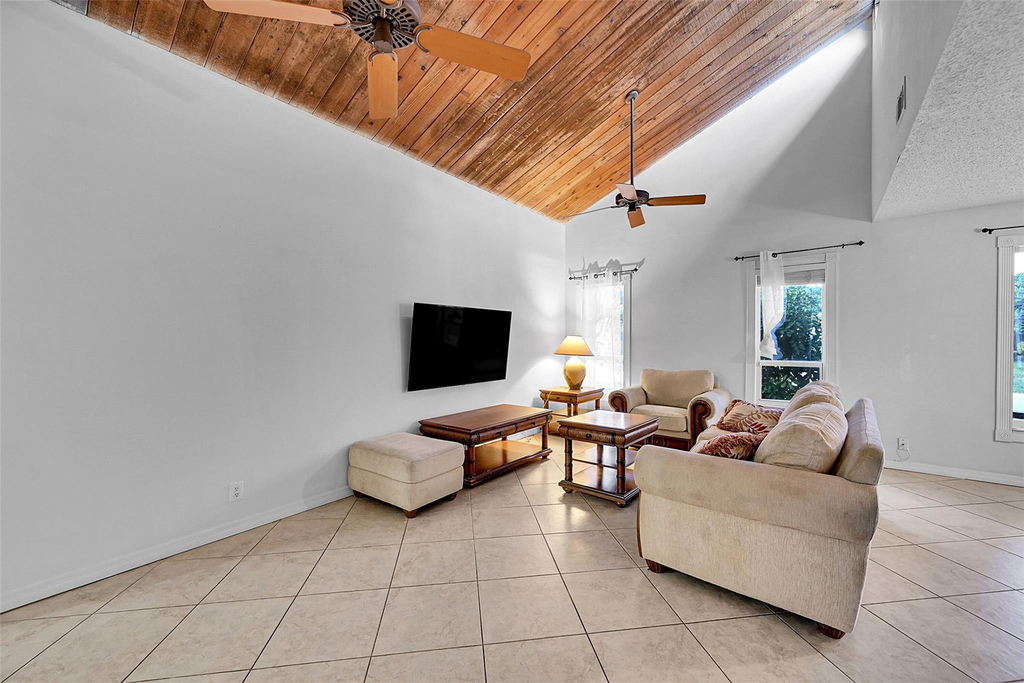 1361 Sw 26th Avenue - Photo 17