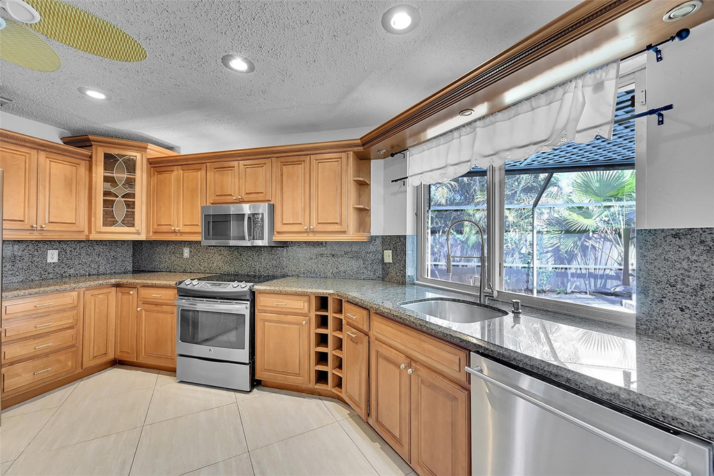 1361 Sw 26th Avenue - Photo 22