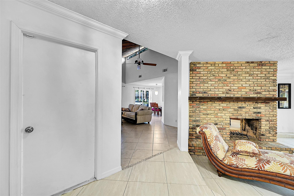 1361 Sw 26th Avenue - Photo 6