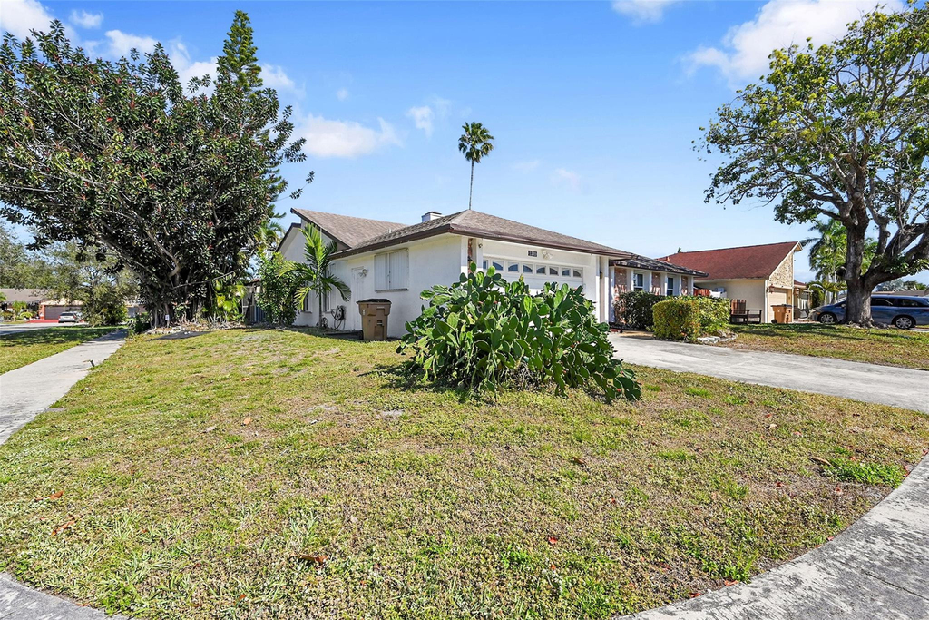 1361 Sw 26th Avenue - Photo 3