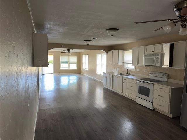 320 N 2nd Street - Photo 2