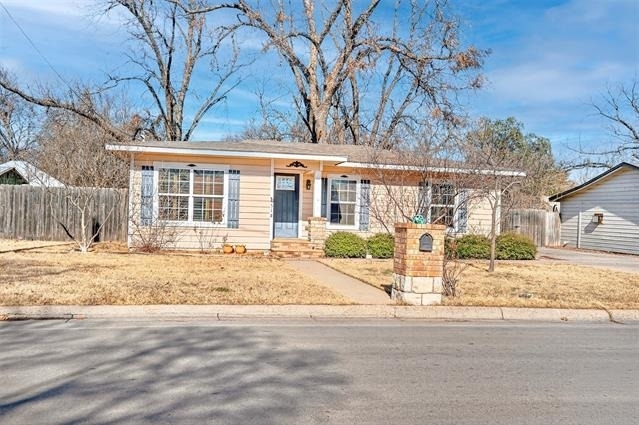 316 W Rucker Street - Photo 1