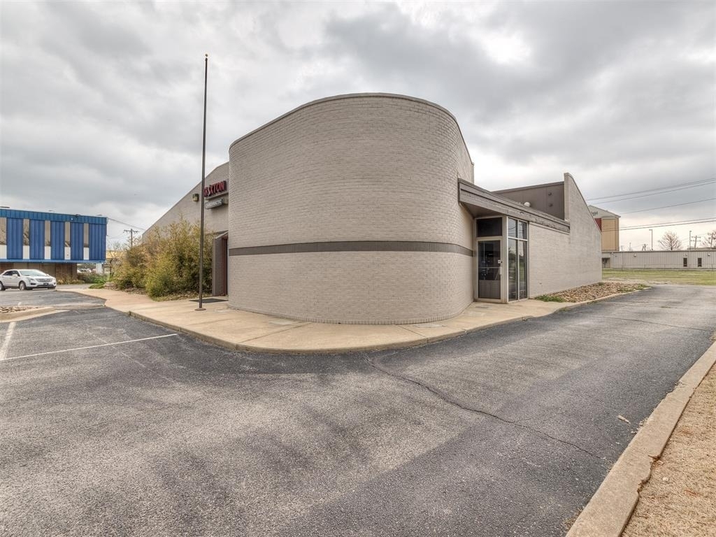 7304 N Comanche Avenue - Photo 4