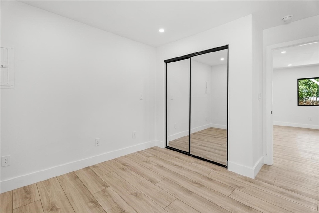 19701 Blythe Street - Photo 29