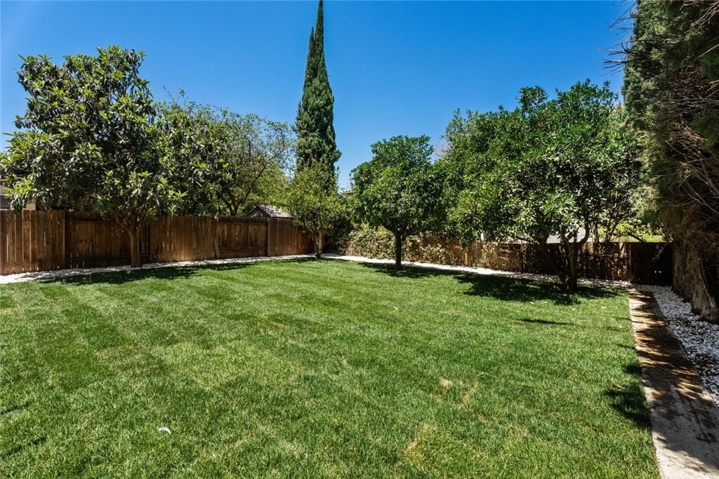 19701 Blythe Street - Photo 2