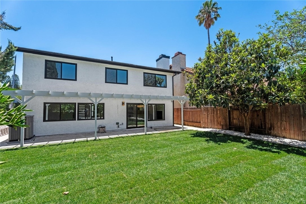 19701 Blythe Street - Photo 3
