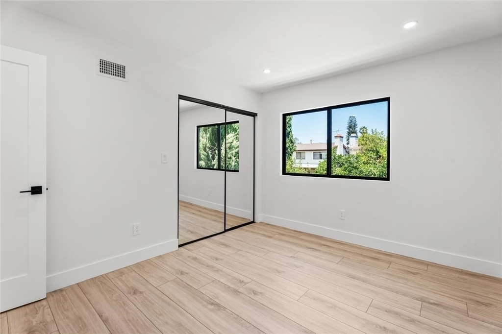 19701 Blythe Street - Photo 22