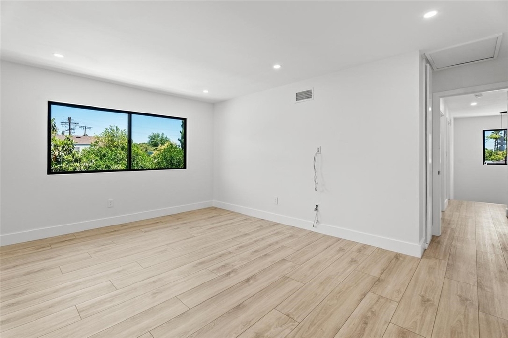 19701 Blythe Street - Photo 15