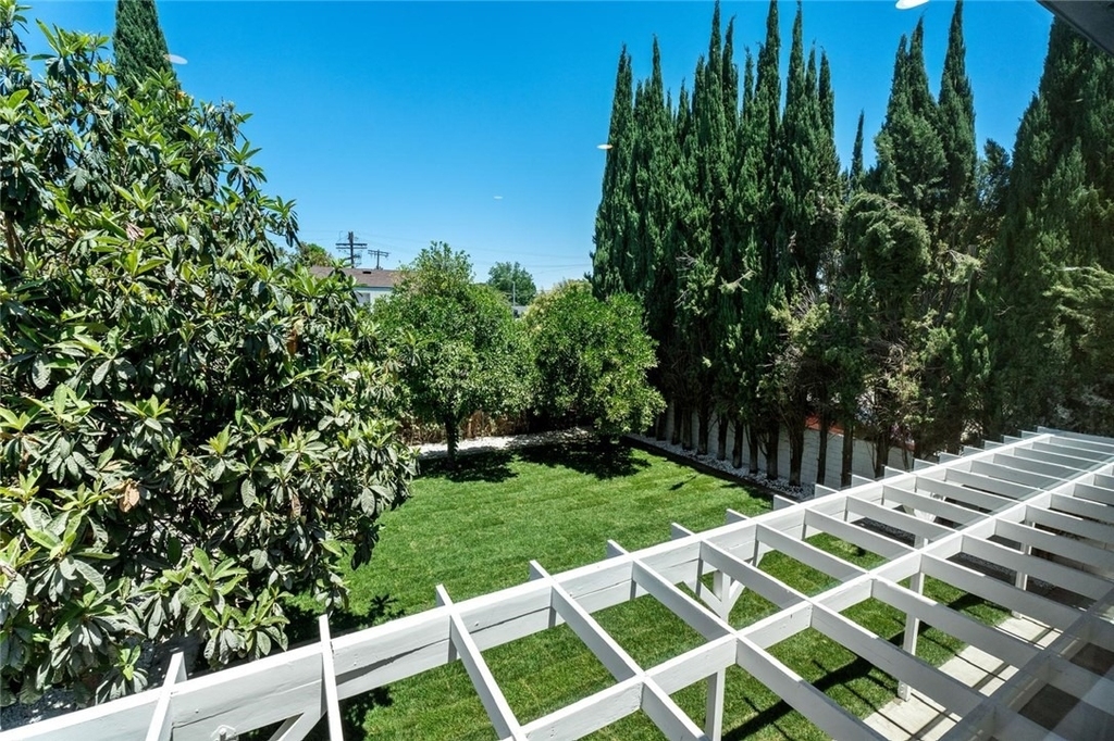 19701 Blythe Street - Photo 5