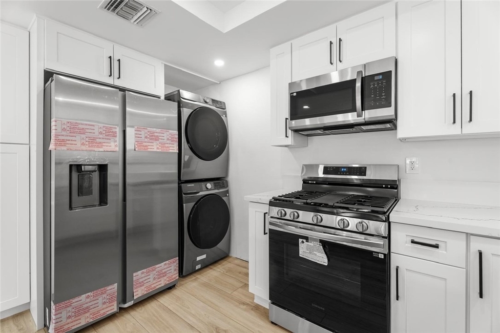 19701 Blythe Street - Photo 13