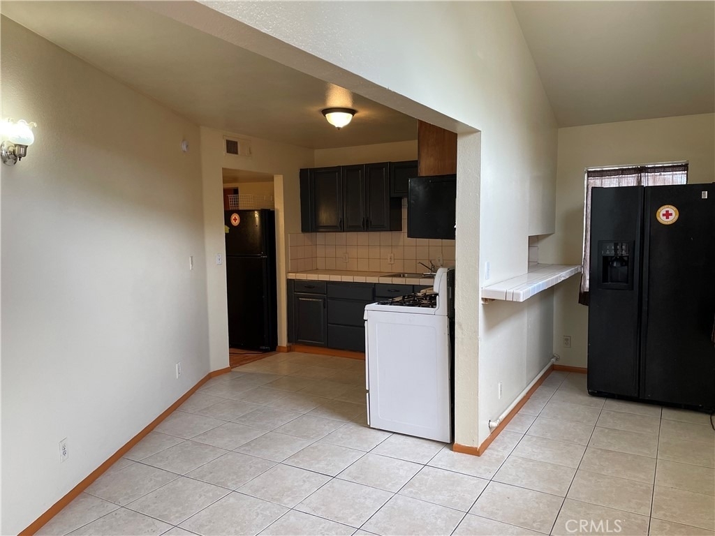 1349 Walnut Avenue - Photo 3