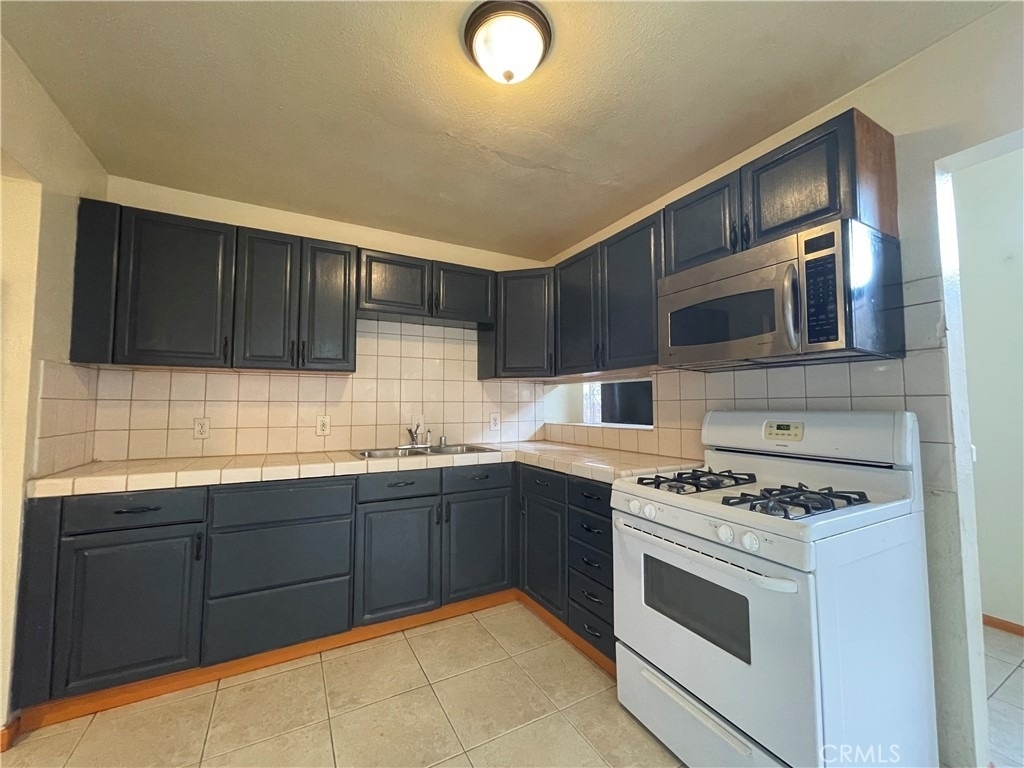 1349 Walnut Avenue - Photo 2