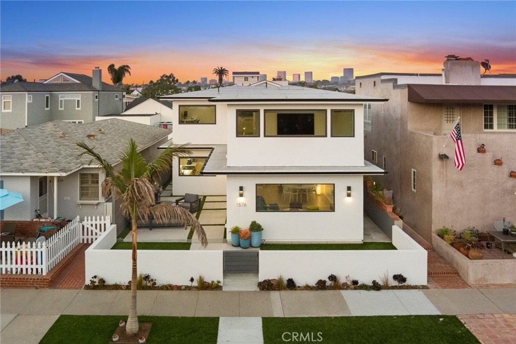 1576 E Ocean Boulevard - Photo 0