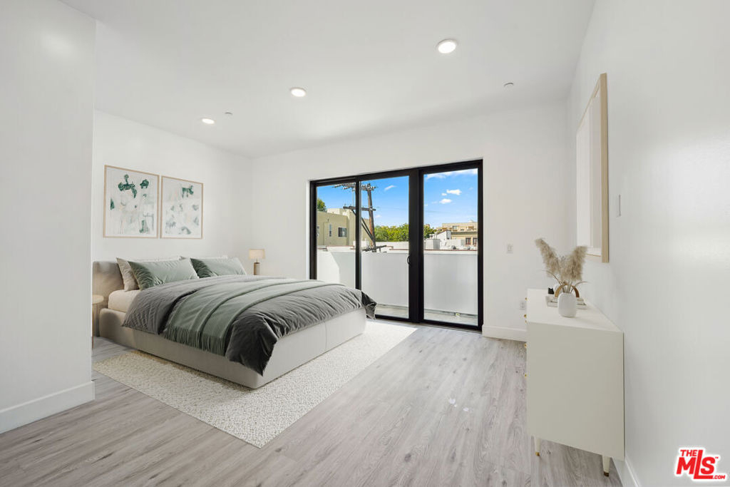 137 N Doheny Drive - Photo 27