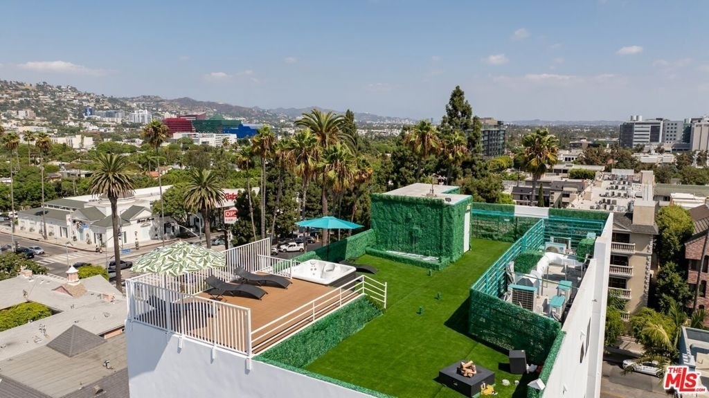 137 N Doheny Drive - Photo 34