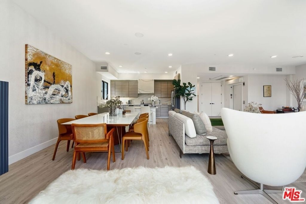 137 N Doheny Drive - Photo 19