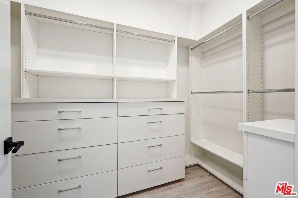 137 N Doheny Drive - Photo 30