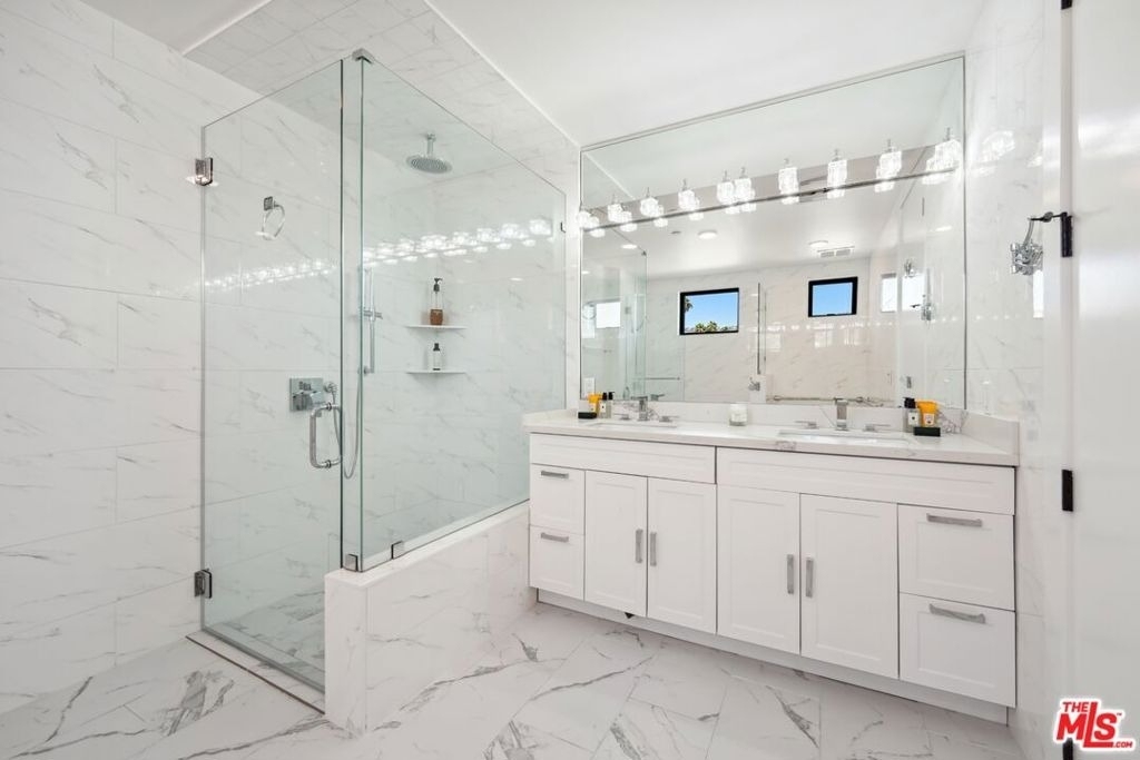137 N Doheny Drive - Photo 33