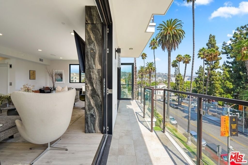 137 N Doheny Drive - Photo 13