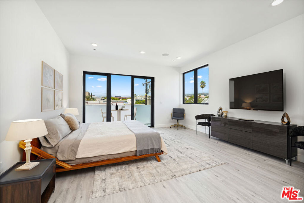 137 N Doheny Drive - Photo 29