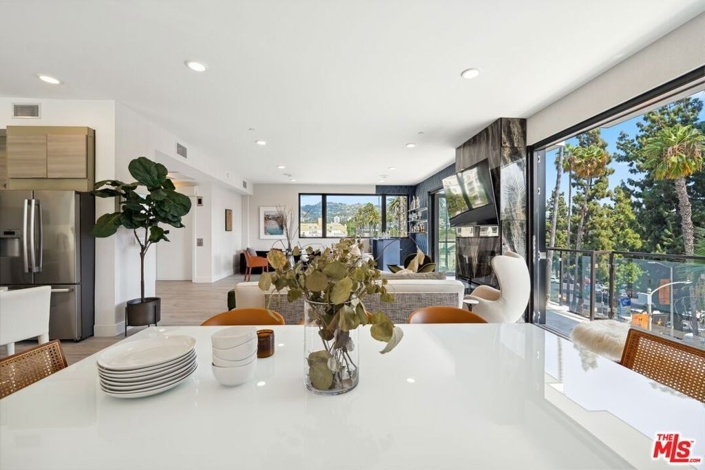 137 N Doheny Drive - Photo 15