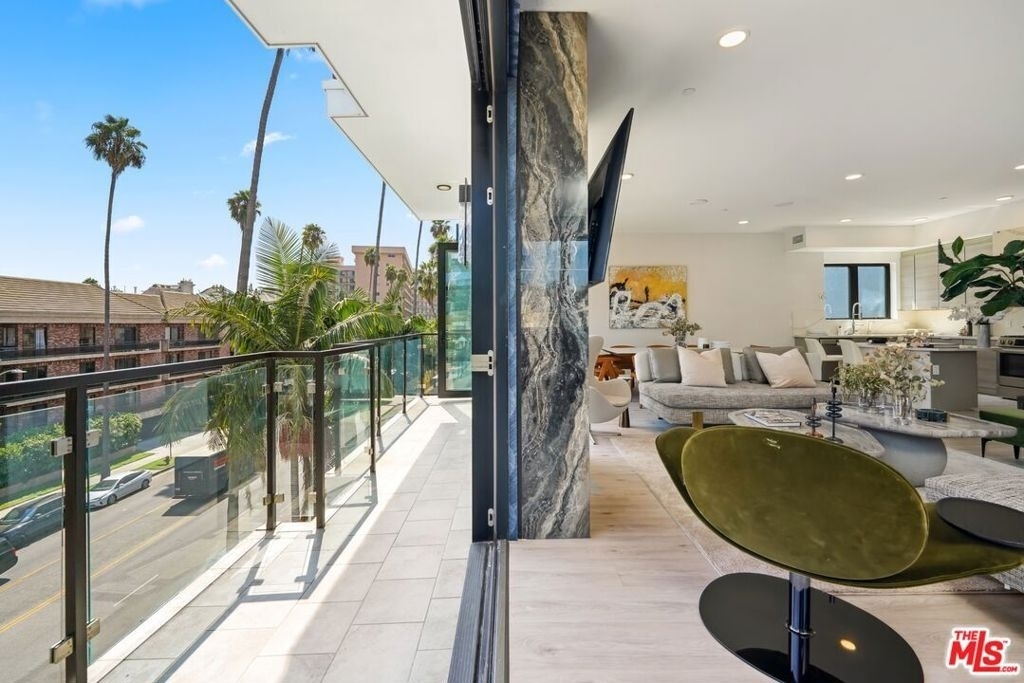 137 N Doheny Drive - Photo 14