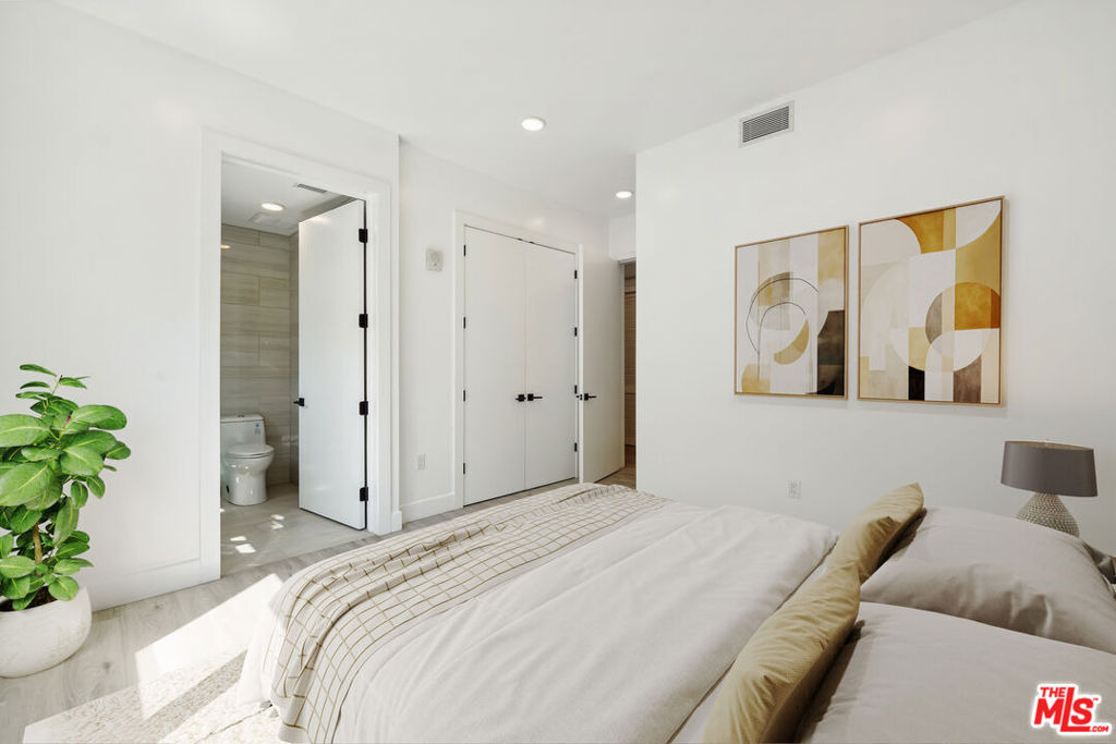 137 N Doheny Drive - Photo 25
