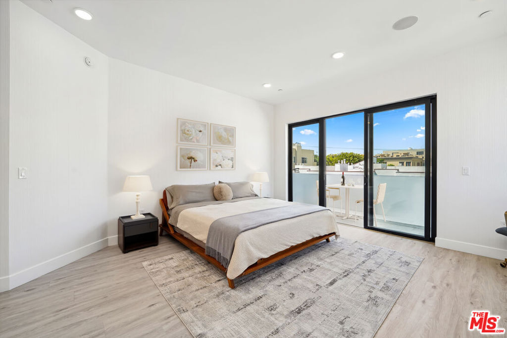 137 N Doheny Drive - Photo 28