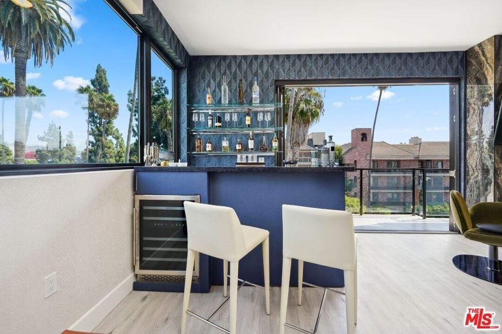 137 N Doheny Drive - Photo 12