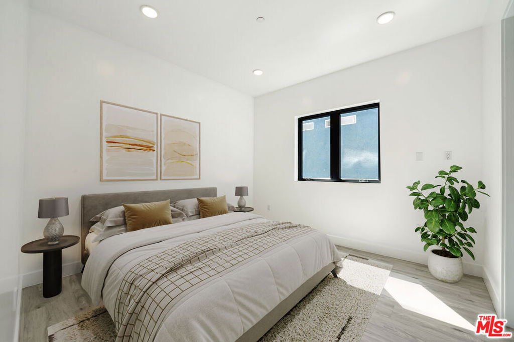 137 N Doheny Drive - Photo 24