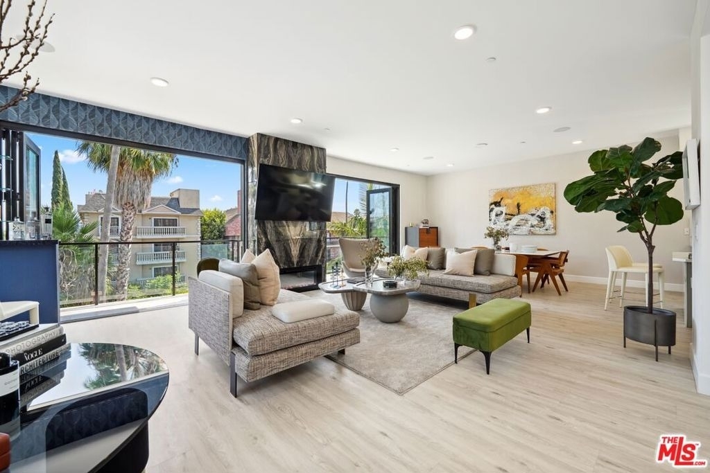 137 N Doheny Drive - Photo 6