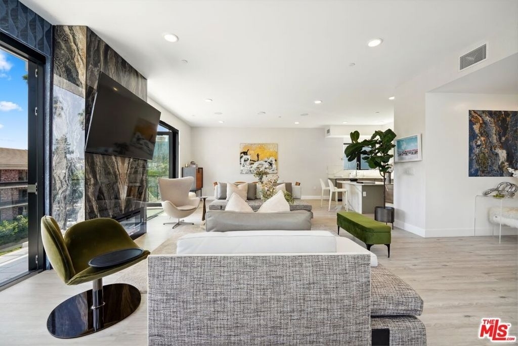 137 N Doheny Drive - Photo 16