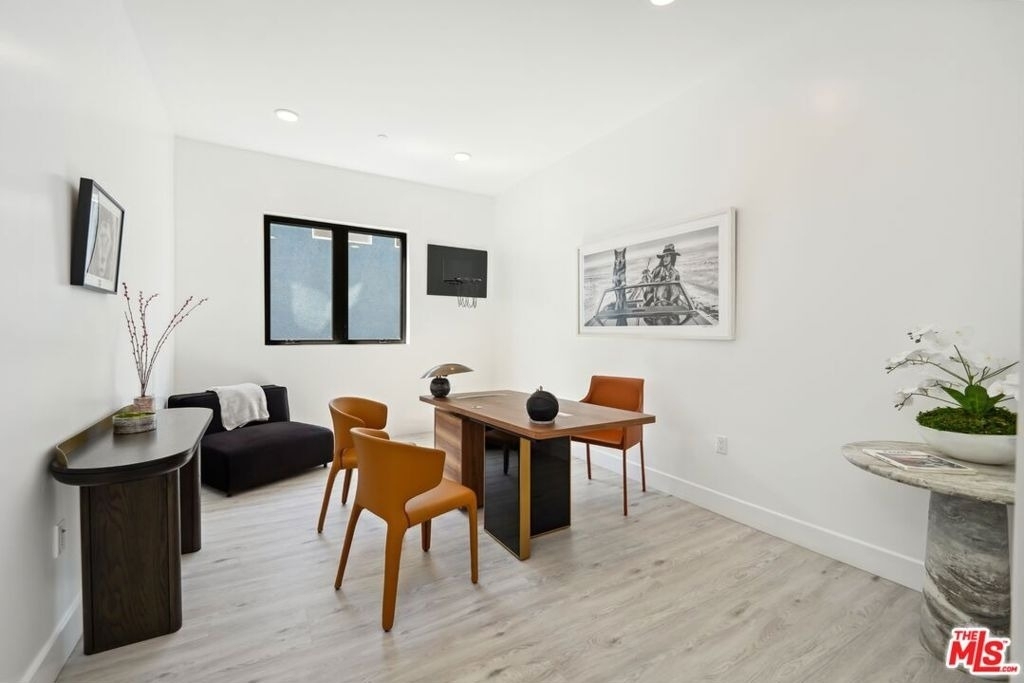 137 N Doheny Drive - Photo 20
