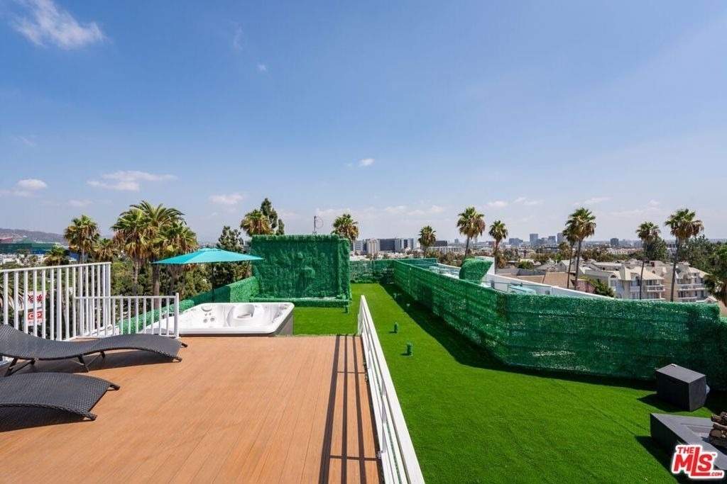 137 N Doheny Drive - Photo 35