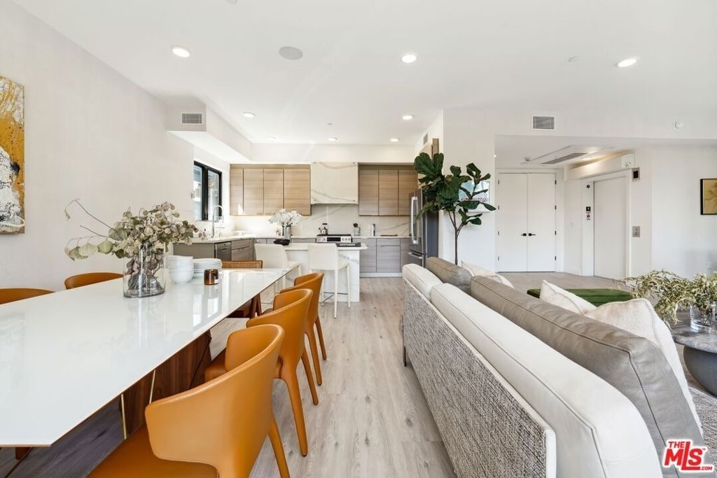137 N Doheny Drive - Photo 7