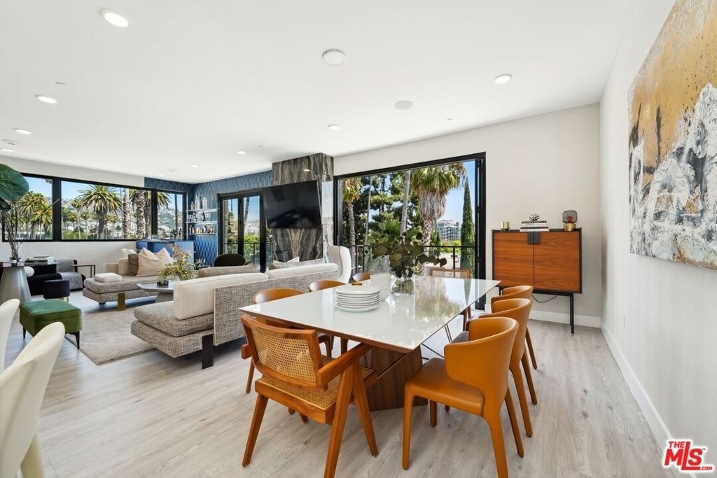 137 N Doheny Drive - Photo 8