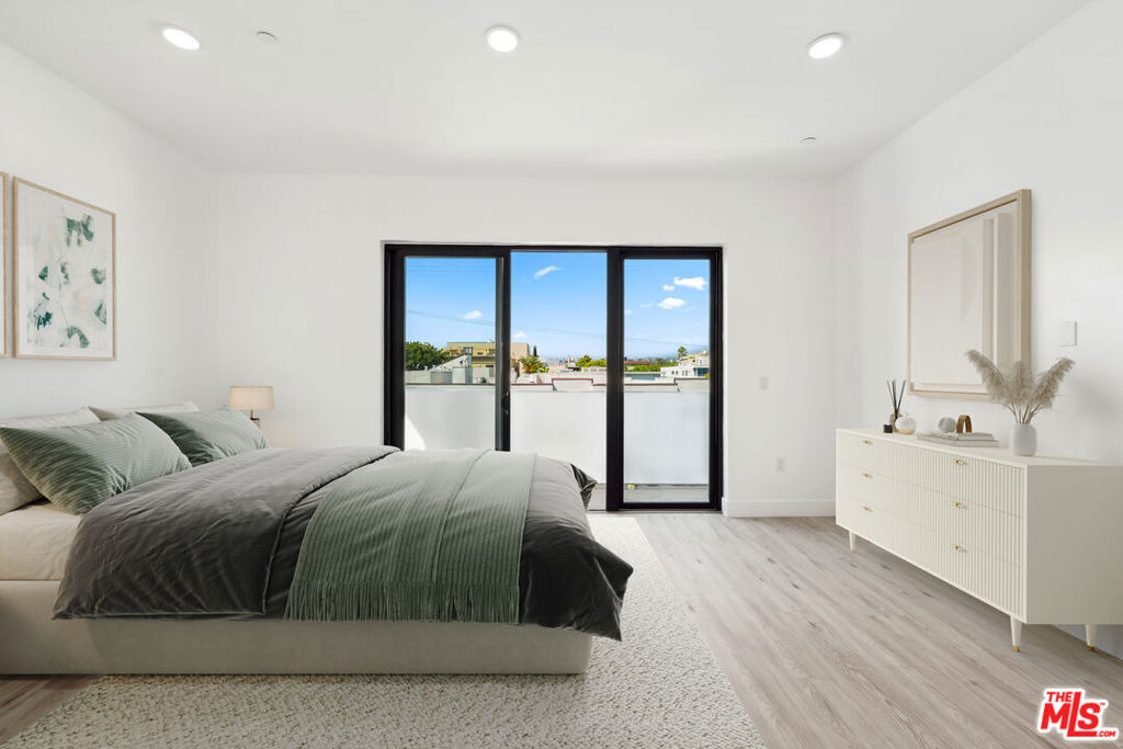137 N Doheny Drive - Photo 26