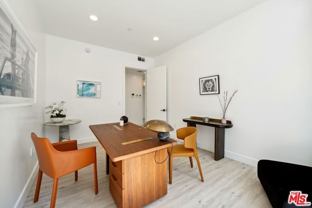 137 N Doheny Drive - Photo 21