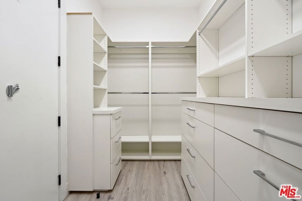 137 N Doheny Drive - Photo 31