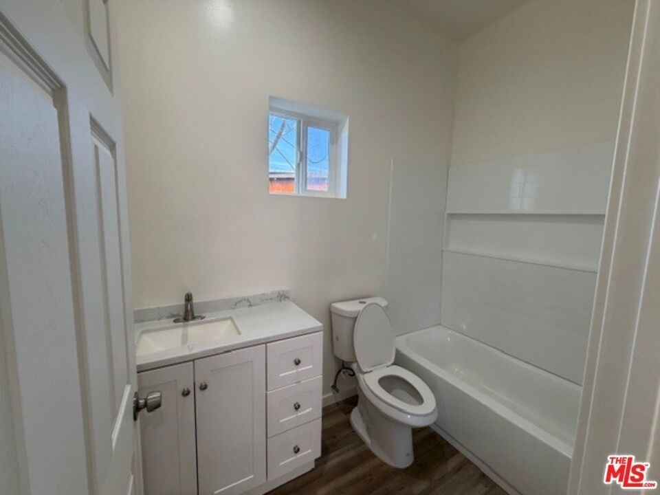 11018 Herrick Avenue - Photo 13