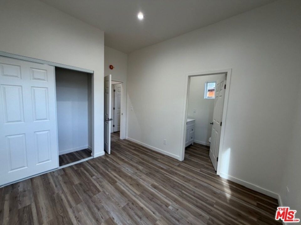 11018 Herrick Avenue - Photo 7
