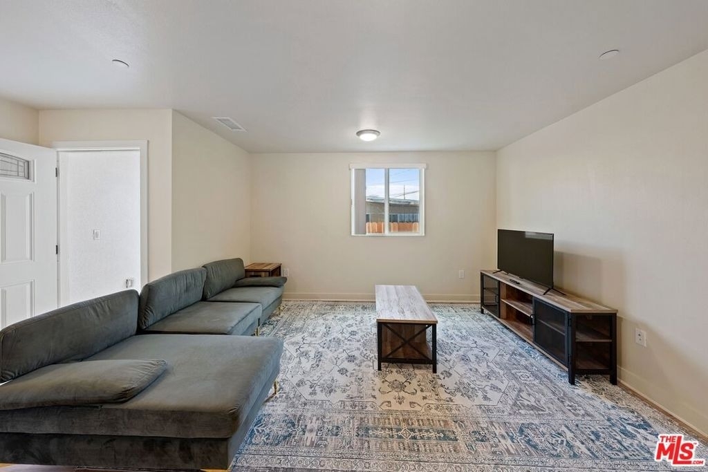 5912 S Flower Street - Photo 5