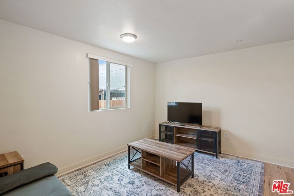 5912 S Flower Street - Photo 7