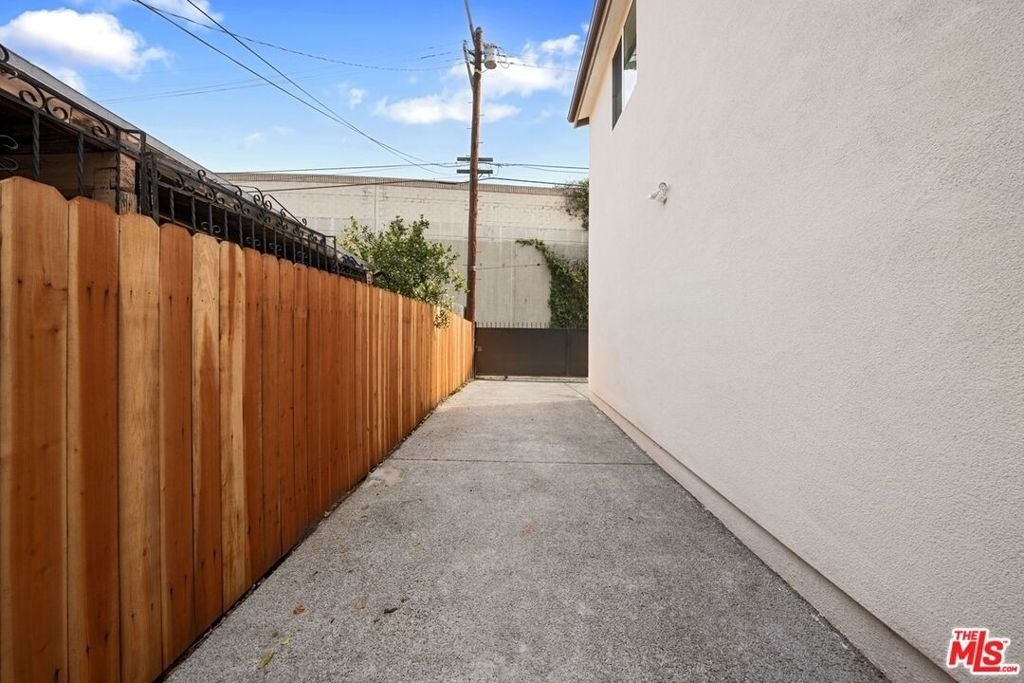5912 S Flower Street - Photo 56
